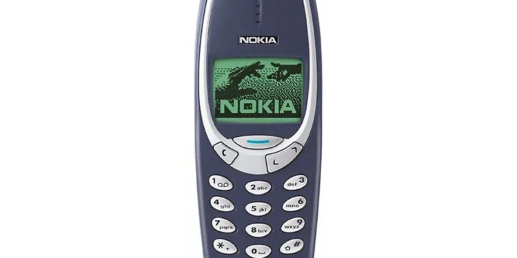 Regele telefoanelor rezistente: Nokia 3310 face senzație după 20 de ani!