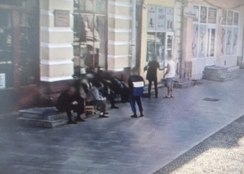 Cu berea pe trepte, dar cu amendă în buzunar: distracție de 300 de lei în Centrul Istoric