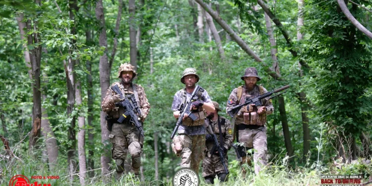 Codrii de Aramă, transformați în teatru de război pentru 400 de airsoftiști. „The Border” aduce acțiunea în inima pădurii