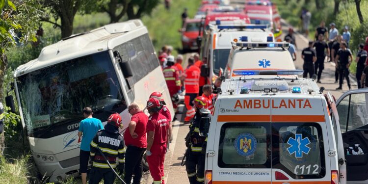 Accident grav: Un autocar s-a răsturnat, activat Planul Roșu de Intervenție