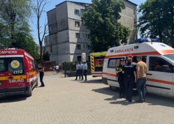 Tavan prăbușit la un spațiu de joacă din Botoșani.