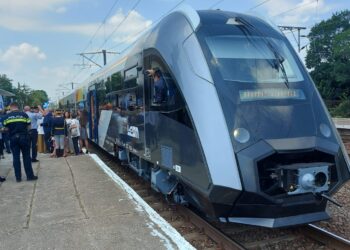 LEON, trenul de lux made in Pașcani, lansat cu aplauze în Gara de Nord