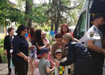 Polițiștii botoșăneni, alături de copiii de la Centrul „Micul Prinț” de 1 Iunie