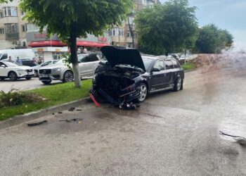 Accident pe Calea Națională din Botoșani: Patru persoane, printre care doi copii, au ajuns la spital