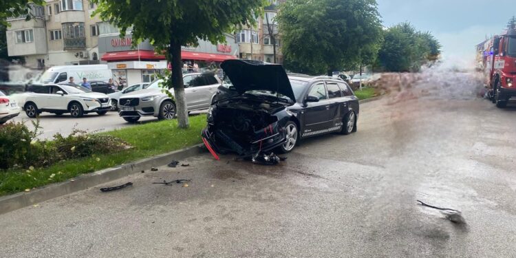 Accident pe Calea Națională din Botoșani: Patru persoane, printre care doi copii, au ajuns la spital