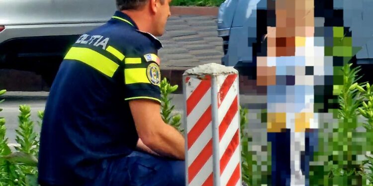 Un polițist din Botoșani a salvat un copil de 3 ani rătăcit și speriat – totul s-a petrecut înainte să intre în tură! FOTO