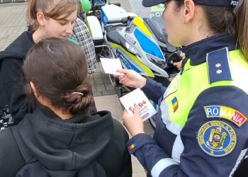 Polițiștii botoșăneni le dau o mână de ajutor copiilor! Campania „Copilărie în siguranță” pornește în forță!