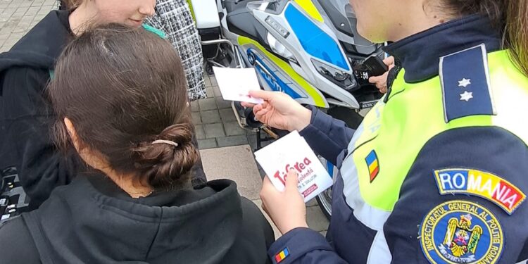 Polițiștii botoșăneni le dau o mână de ajutor copiilor! Campania „Copilărie în siguranță” pornește în forță!