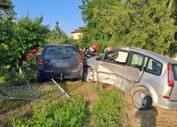 Accident teribil în Lunca! Două mașini făcute praf și trei persoane rănite!