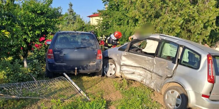 Accident teribil în Lunca! Două mașini făcute praf și trei persoane rănite!