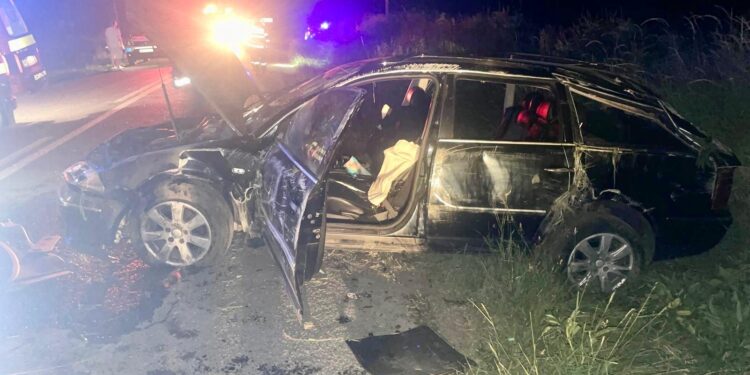 ACCIDENT NOCTURN la Cristinești! Patru tineri au ajuns la spital după ce mașina lor a ieșit de pe șosea