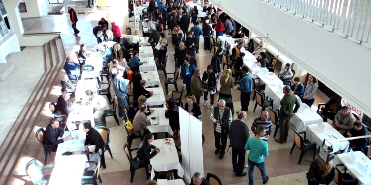 Șansă uriașă pentru tinerii din Botoșani! Proiect de aproape 5 milioane de lei pentru integrarea pe piața muncii a celor fără job sau școală