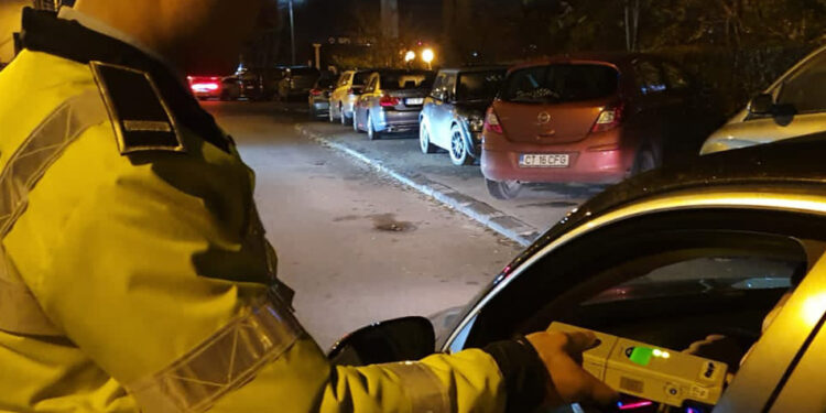 Șofer prins băut în Coșula! Avea aproape 0,5 la mie în aerul expirat – Poliția i-a dat planurile peste cap!