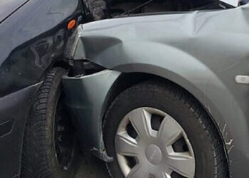 Șofer de 65 de ani, prins băut la volan după ce a lovit o mașină parcată în Botoșani