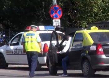 RAZIE PRINTRE TAXIMETRIȘTI! Amenzi de peste 10.000 de lei, permise reținute și certificate retrase!
