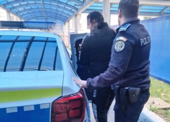 Un tânăr de 31 de ani a ajuns în arest după ce și-a încălcat ordinul de protecție și s-a dus la mama lui!