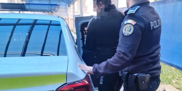 Un tânăr de 31 de ani a ajuns în arest după ce și-a încălcat ordinul de protecție și s-a dus la mama lui!