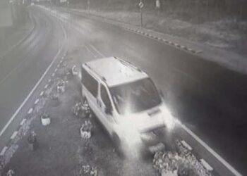 Un șofer a făcut PRAF un sens giratoriu și a fugit ca-n filme!