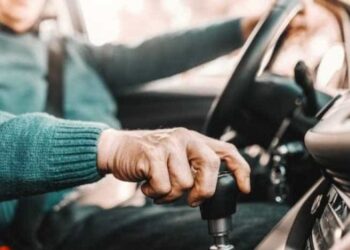 Bărbat de 85 de ani, depistat la volanul unei mașini neînmatriculate