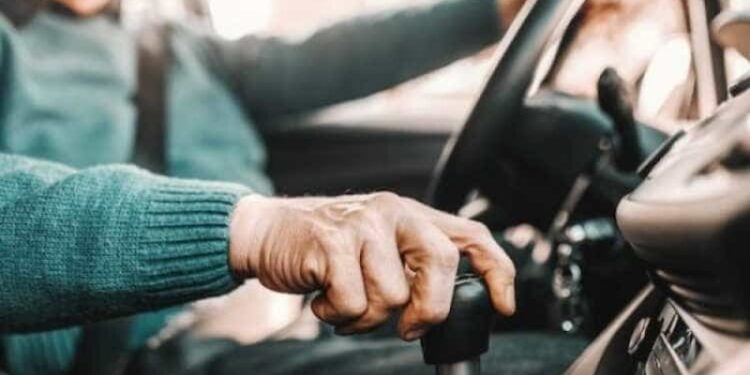 Bărbat de 85 de ani, depistat la volanul unei mașini neînmatriculate