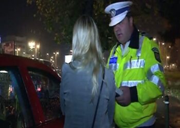O adolescentă din Suceava, prinsă la volan fără permis, după ce s-a „schimbat” cu pasagerul beat în mijlocul drumului!