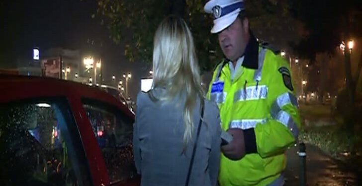 O adolescentă din Suceava, prinsă la volan fără permis, după ce s-a „schimbat” cu pasagerul beat în mijlocul drumului!