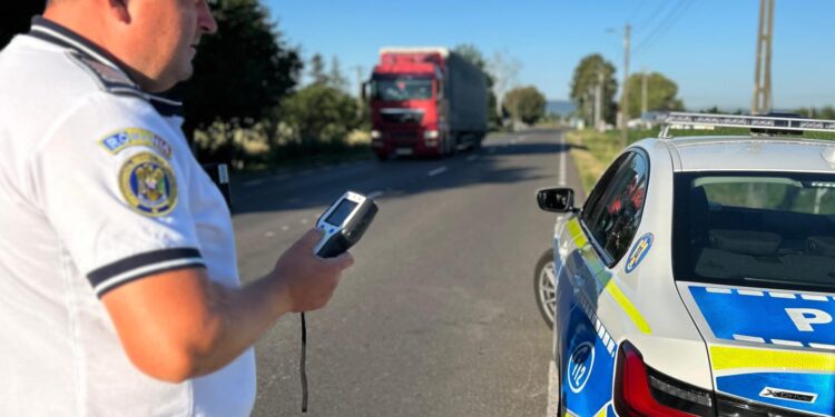 Razie de proporții pe șosele! Un șofer de marfă din Ialomița prins în offside – amendă uriașă și camion blocat 9 ore! FOTO&VIDEO