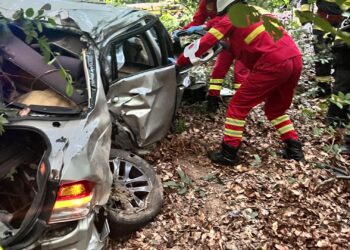 Tragedie la un pas de moarte! Doi tineri spulberați cu mașina între Cristinești și Baranca – unul găsit inconștient, încarcerat în fiare!
