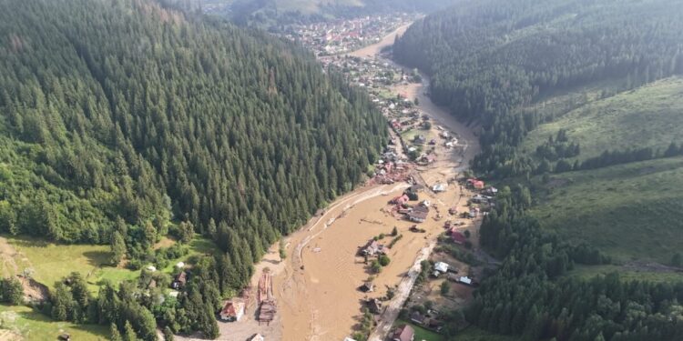 TRAGEDIE ÎN SUCEAVA: Bătrână găsită moartă în albia râului Bistrița. Elicopter Black Hawk în misiune! Bilanțul victimelor crește alarmant VIDEO