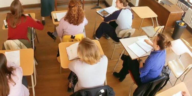 TITULARIZARE 2025 cu emoții și speranță la cote maxime! Pe 15 iulie, peste 700 de candidați iau cu asalt centrele de concurs din Botoșani!