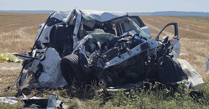 Familie lovită mortal de TIR – imagini șocante surprinse pe cameră VIDEO