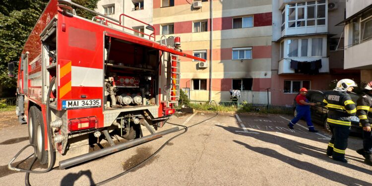 Flăcări puternice într-un apartament de pe Aleea Teodor Calimachi – proprietarii, în stare de șoc