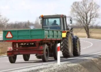Prins la volanul tractorului, fără permis! Aventură riscantă în Miorcani pentru un bărbat din Coțușca