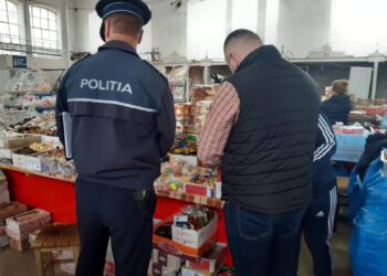 Bătrân jefuit în plină zi la Piața Centrală! Hoții au fost prinși de polițiști