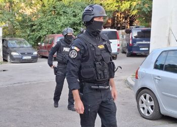 Descindere de amploare în Centrul Vechi din Botoșani! Poliția a luat la puricat zeci de imobile și a legitimat peste 160 de persoane Foto & VIDEO