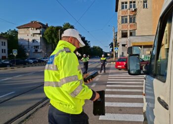 Descindere de amploare în Centrul Vechi din Botoșani! Poliția a luat la puricat zeci de imobile și a legitimat peste 160 de persoane Foto & VIDEO