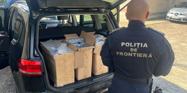 30.000 de țigări ascunse în portbagaj – prins la pont de polițiștii de frontieră
