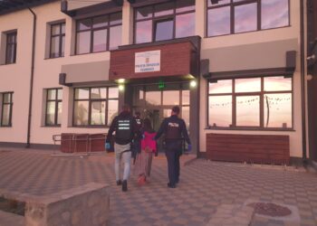 O femeie de 40 de ani, reținută după ce a furat o poșetă chiar din Centrul Civic!