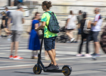 Un copil de 9 ani prins de poliție pe trotinetă electrică ce zbura cu 51 km/h