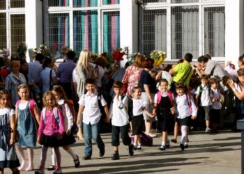 Clopoțelul a sunat, dar sălile au rămas goale: prima zi de școală, cu proteste și confuzie