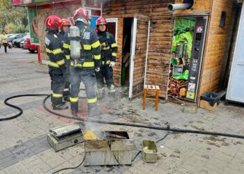Incendiu la o shaormerie din Botoșani! O fripteuză a luat foc, iar o angajată a ajuns la spital FOTO&VIDEO