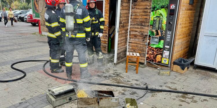 Incendiu la o shaormerie din Botoșani! O fripteuză a luat foc, iar o angajată a ajuns la spital FOTO&VIDEO