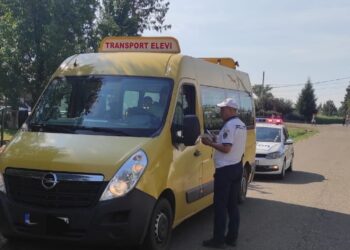 Autobuzele școlare, luate la bani mărunți de polițiști! Zeci de controale la Botoșani