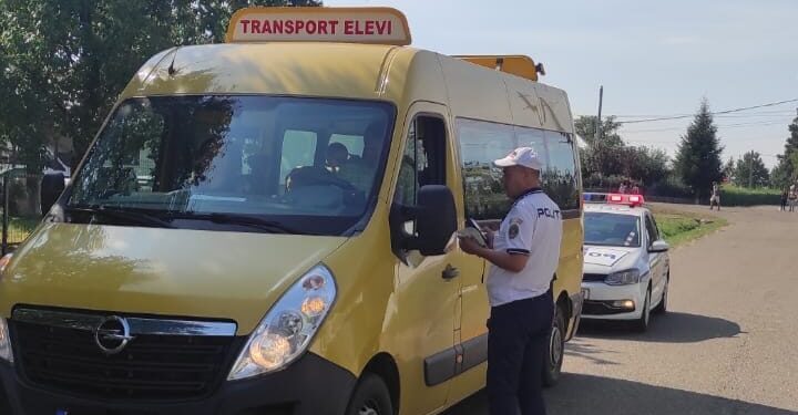 Autobuzele școlare, luate la bani mărunți de polițiști! Zeci de controale la Botoșani
