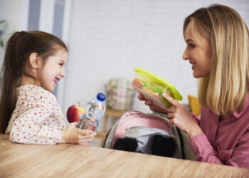 Ce pui în ghiozdan contează: ghid pentru un pachețel sănătos la școală