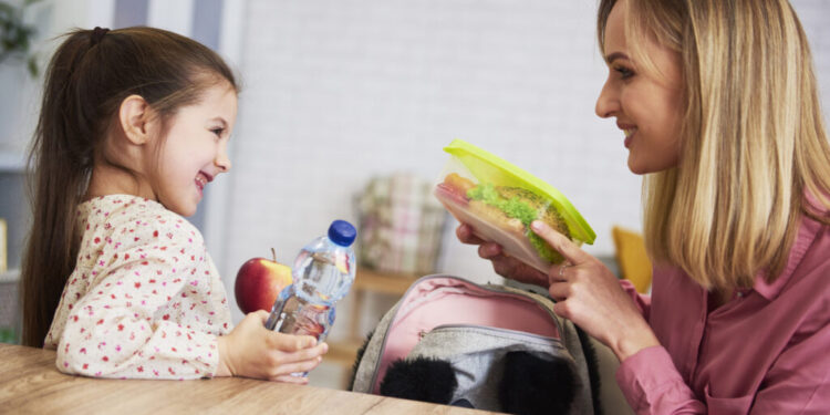 Ce pui în ghiozdan contează: ghid pentru un pachețel sănătos la școală