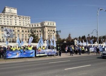 SCANDAL în administrația publică! Sindicaliștii amenință cu GREVĂ GENERALĂ după „reforma pe persoană fizică” a premierului Ilie Bolojan!