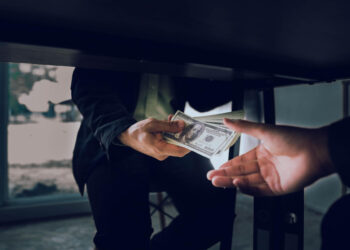 Scandal uriaș la Botoșani! Primar prins cu șpaga: 500.000 de lei pentru asfaltări!