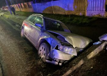 Șofer beat criță, băgat cu mașina în șanț și dus direct în arest la Botoșani