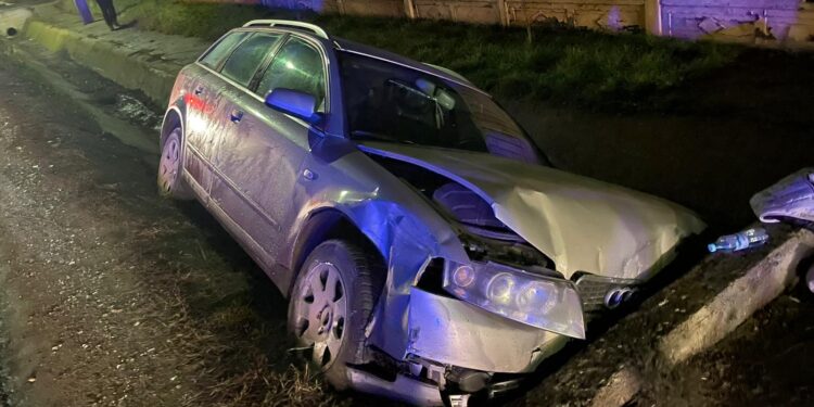 Șofer beat criță, băgat cu mașina în șanț și dus direct în arest la Botoșani